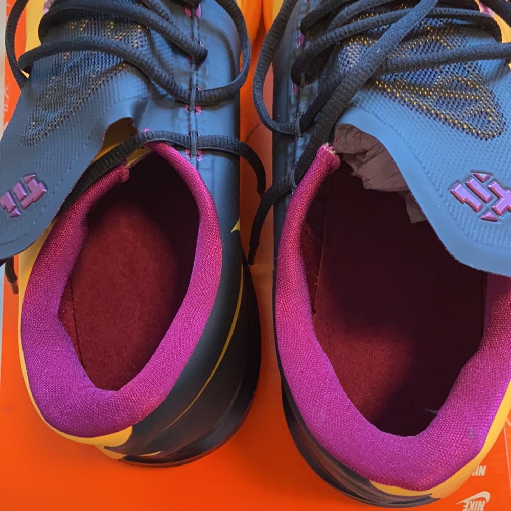 Shoes - Picture 5 of 13